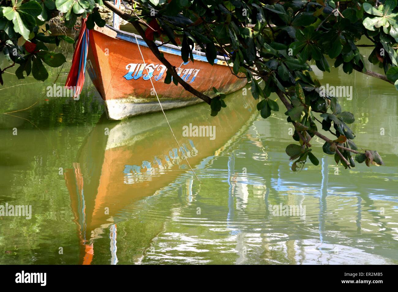 Boat reflection in water hi-res stock photography and images - Alamy