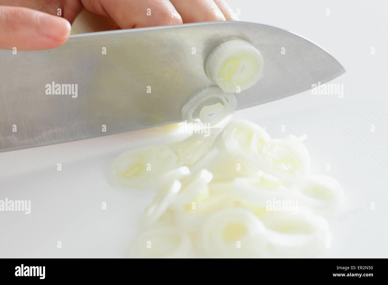 How to cut an onion hi-res stock photography and images - Alamy