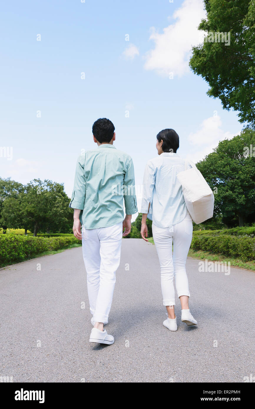 Couple park walking rear view hi-res stock photography and images - Alamy