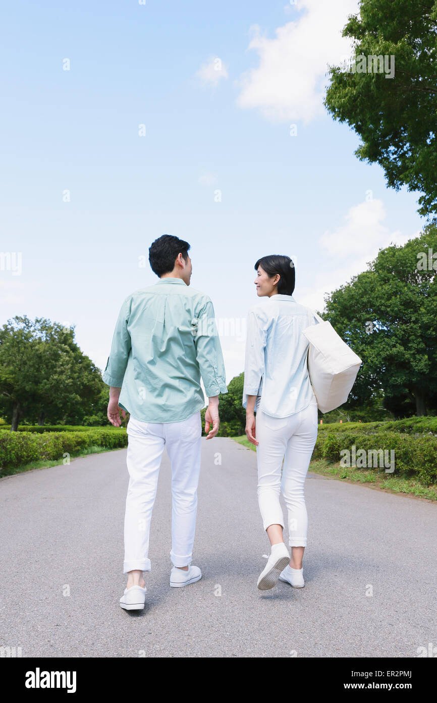 Couple park walking rear view hi-res stock photography and images - Alamy