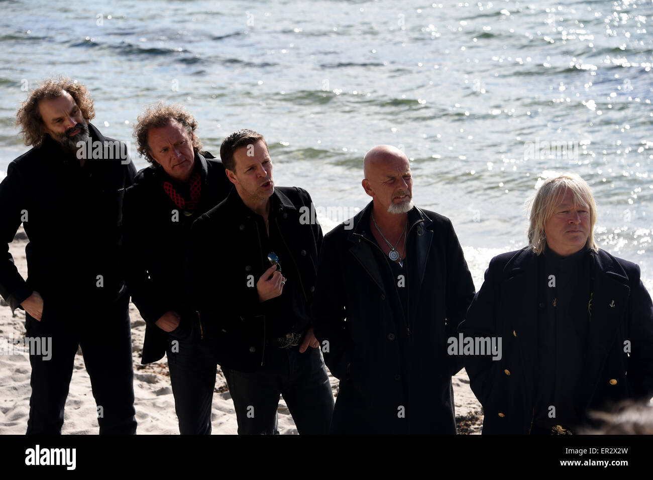 Gluecksburg, Germany. 20th May, 2015. The members of the band 'Santiano' (L-R): Hans-Timm Hinrichsen, Andreas Fahnert, Axel Stosberg, Bjoern Both and Pete Sage pose at the beach in Gluecksburg, Germany, 20 May 2015. The group is presenting its third album entitled 'Von Liebe, Tod und Freiheit' (lit. About love, death and freedom). Photo: Carsten Rehder/dpa/Alamy Live News Stock Photo