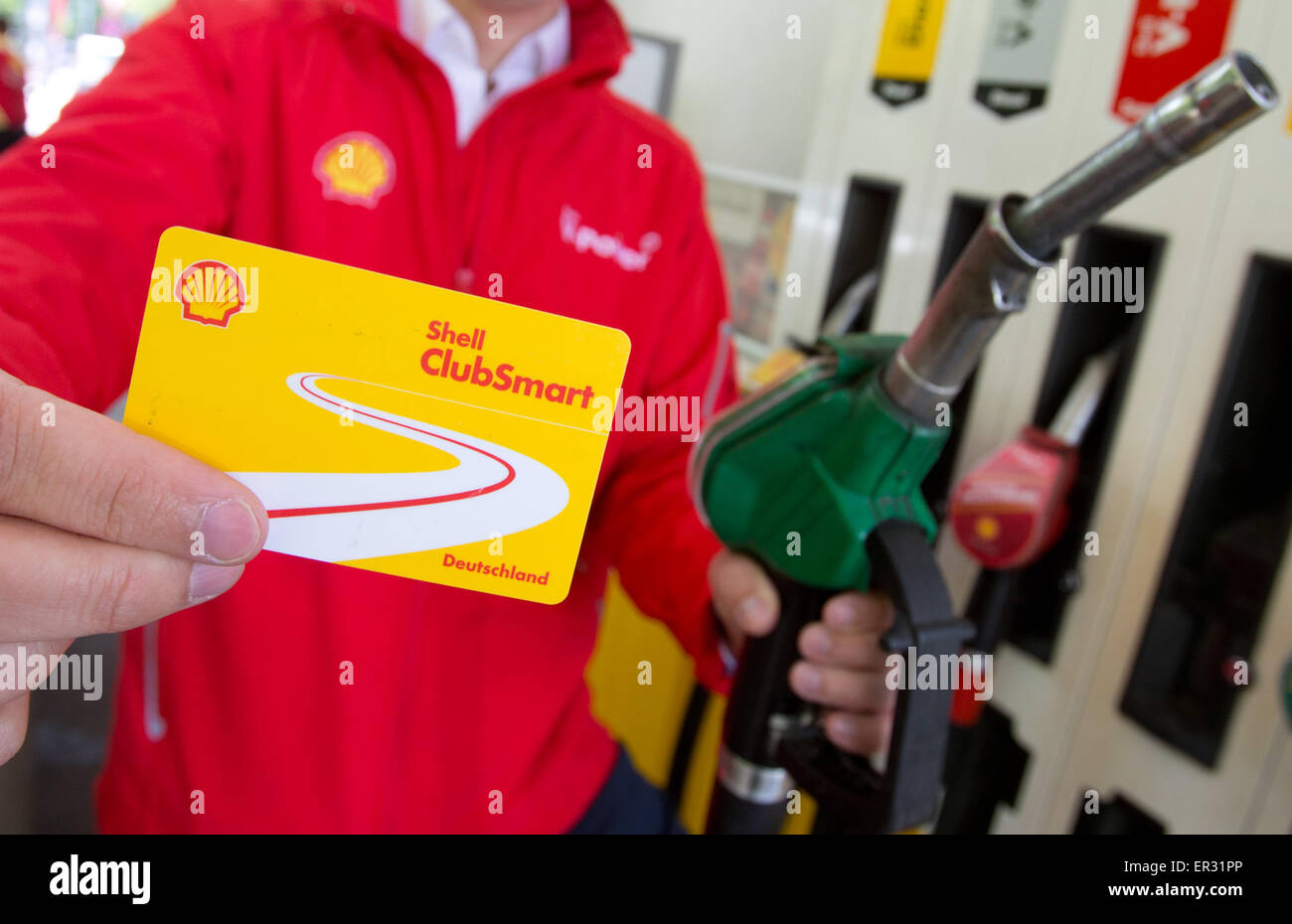 Hamburg, Germany. 22nd May, 2015. Patrick Carré, General Manager of Shell  gas station services in Germany, Austria, and Switzerland, holds up a Shell  ClubSmart Card and a gas pump during a photoshoot