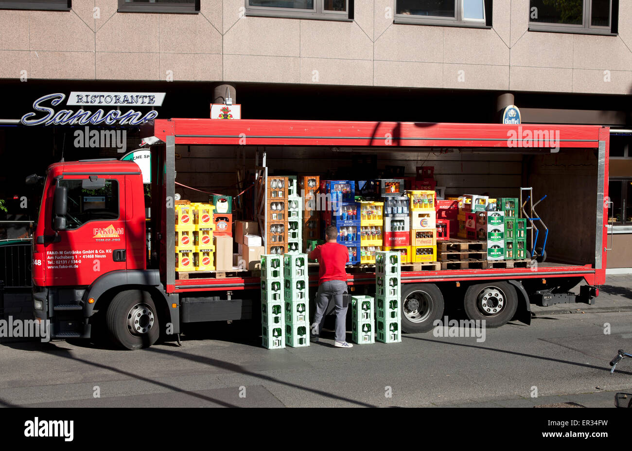 Europe, Germany, North Rhine-Westphalia, Cologe, delivery of drinks crates for a restaurant.  Europa, Deutschland, Nordrhein-Wes Stock Photo