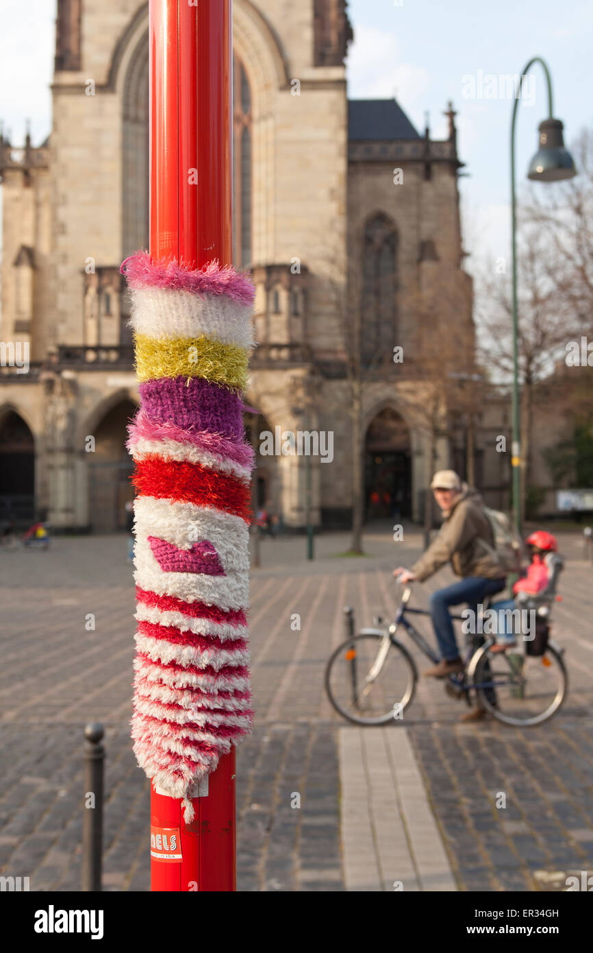 Europe, Germany, North Rhine-Westphalia, Cologne, Guerilla Knitting on a sign post at the St. Agnes church, also called Yarn bom Stock Photo
