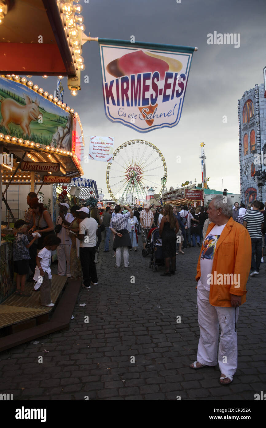 DEU, Germany, Duesseldorf, fun fair at the banks of the river Rhine in ...