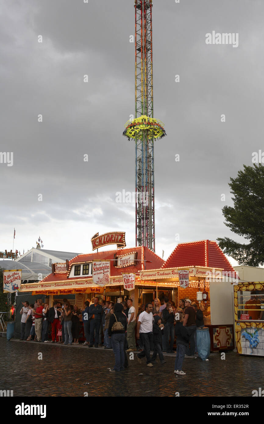 DEU, Germany, Duesseldorf, fun fair at the banks of the river Rhine in ...