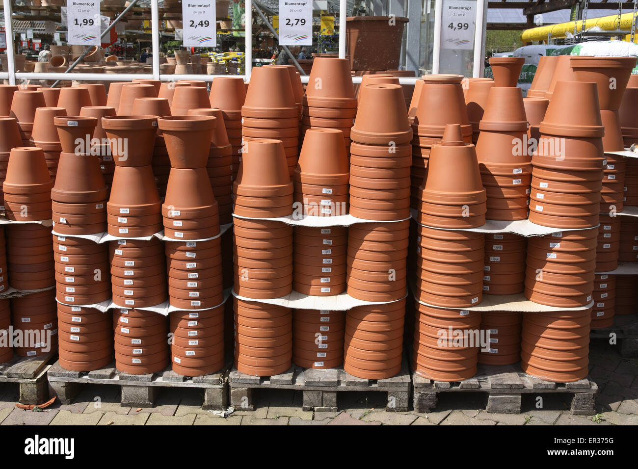 Pflanztoepfe hires stock photography and images Alamy