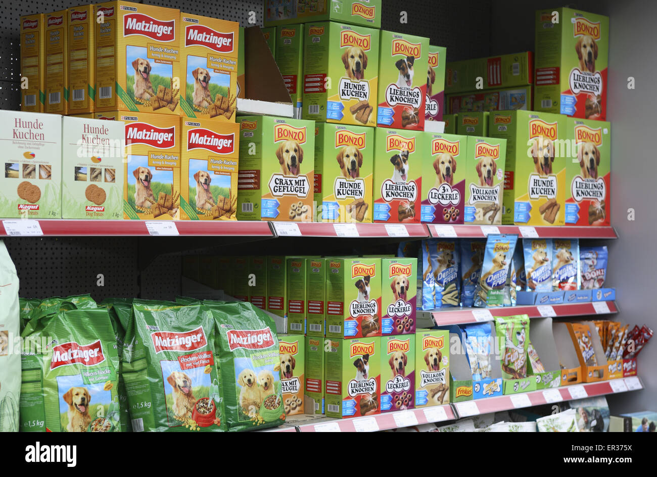 DEU, Germany, Hagen, dog food in a market garden. DEU, Deutschland