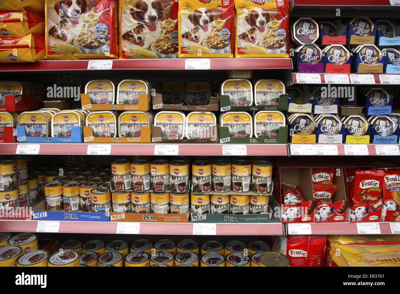 Hundefutter hires stock photography and images Alamy