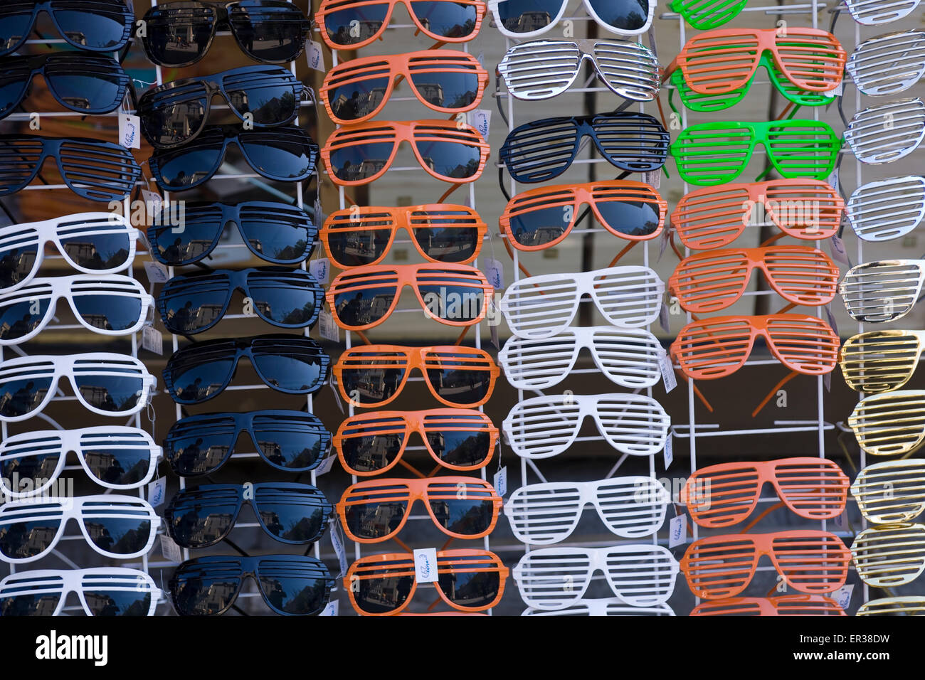 Europe, Germany, North Rhine-Westphalia, Ruhr area, Essen, sale of sunglasses.  Europa, Deutschland, Nordrhein-Westfalen, Ruhrge Stock Photo