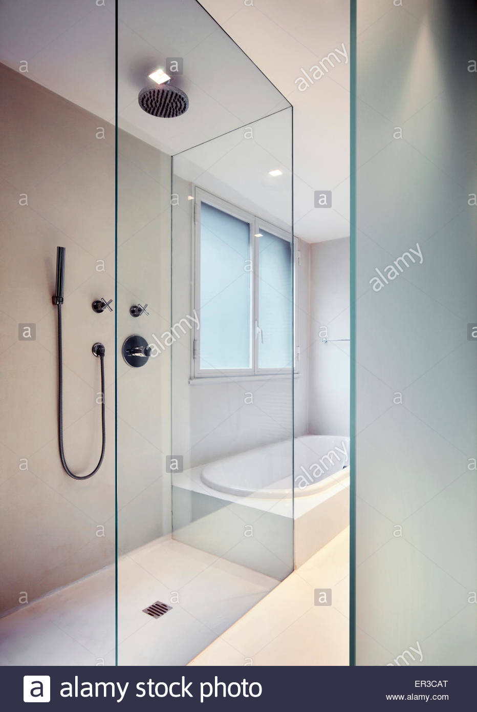 Bathroom With Sunken Bathtub Stock Photos & Bathroom With Sunken Bathtub Stock Images Alamy