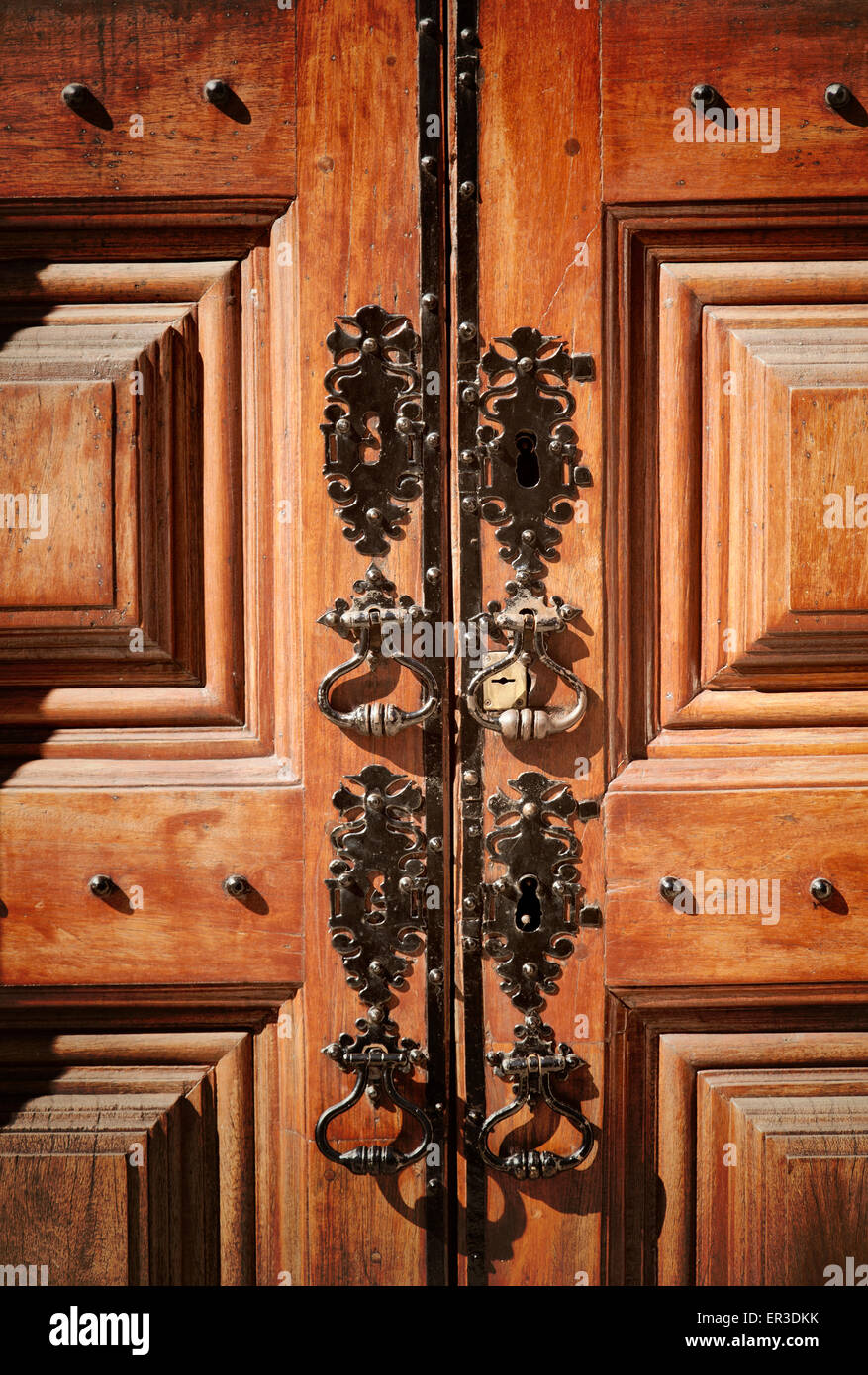 Old oak wooden doors hi-res stock photography and images - Alamy