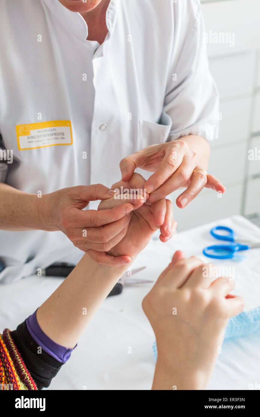 Patient with rheumatoid arthritis and physiotherapist Stock Photo Alamy