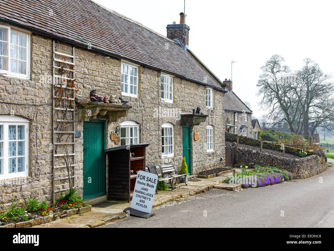 Home sale sign cottage hires stock photography and images Alamy