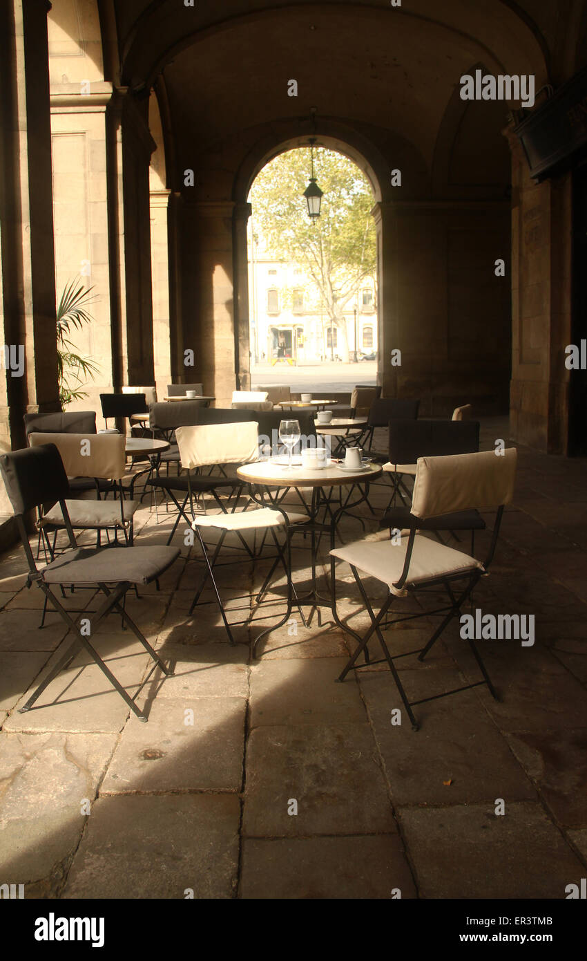 Tables and chairs outside Restaurant 7 Portes, Barcelona, Catalonia, Spain Stock Photo