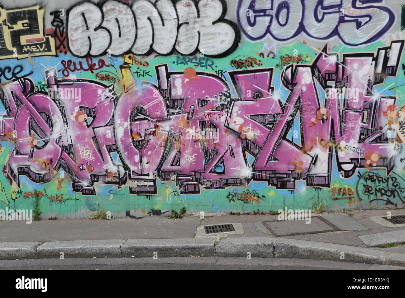 Street Art in Paris Stock Photo Alamy