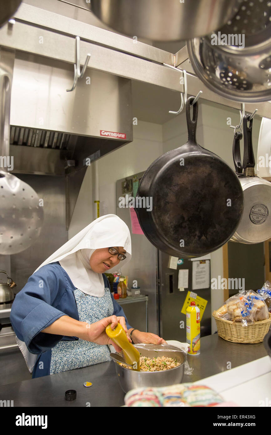 Virginia Dale, Colorado - Sister Maria Josepha prepares food in the kitchen of the Abbey of St. Walburga. Stock Photo