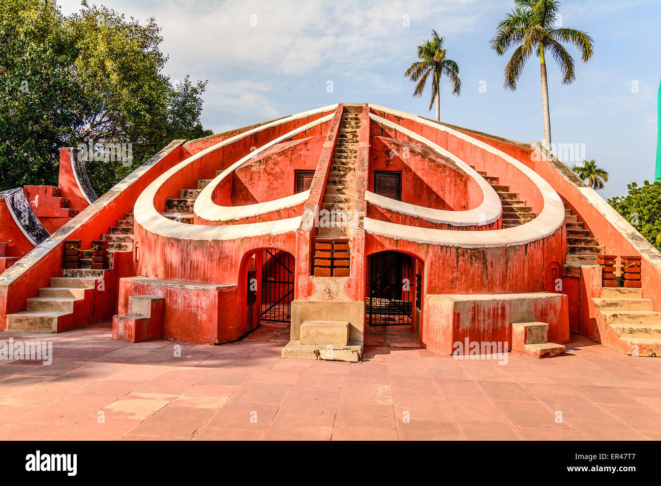 Древнейшая обсерватория джантар мантар. Обсерватория джантар-мантар (jantar mantar). Джантар мантар обсерватория. Джантар мантар индия. Джантар мантар индия.