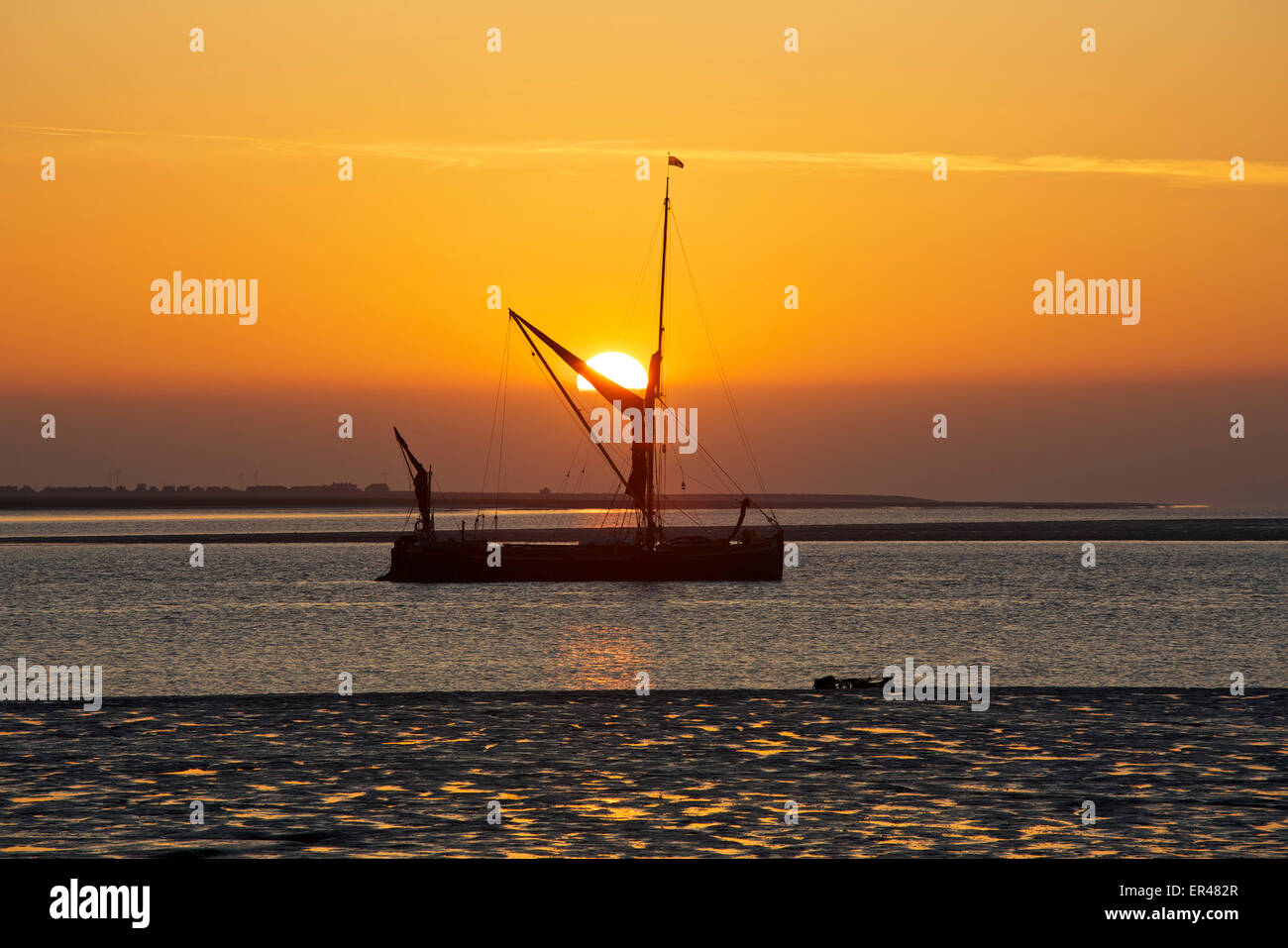 Swale Estuary, Kent, UK. 27th May 2015: UK Weather. A tranquil sunrise over the Thames sailing barge 'Pudge' moored in the Swale estuary, once a common sight along the coasts of Britain there are now just a handful of seaworthy examples. Temperatures are due to hit 20˚C for Wednesday before turning cooler and showery in the South East Credit:  Alan Payton/Alamy Live News Stock Photo