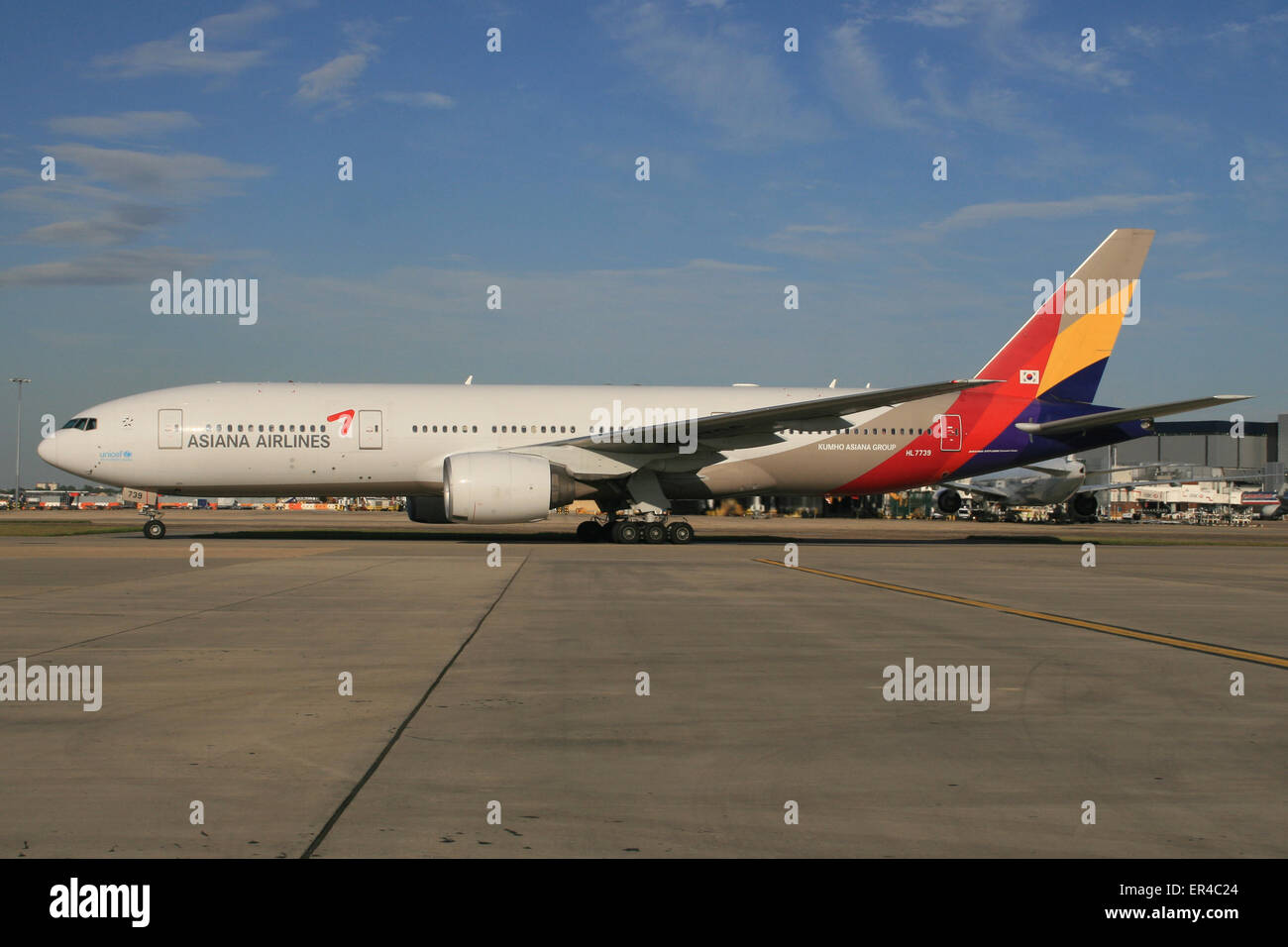 Asiana 777 hi-res stock photography and images - Alamy Asiana 777 hi-res stock photography and images - Alamy