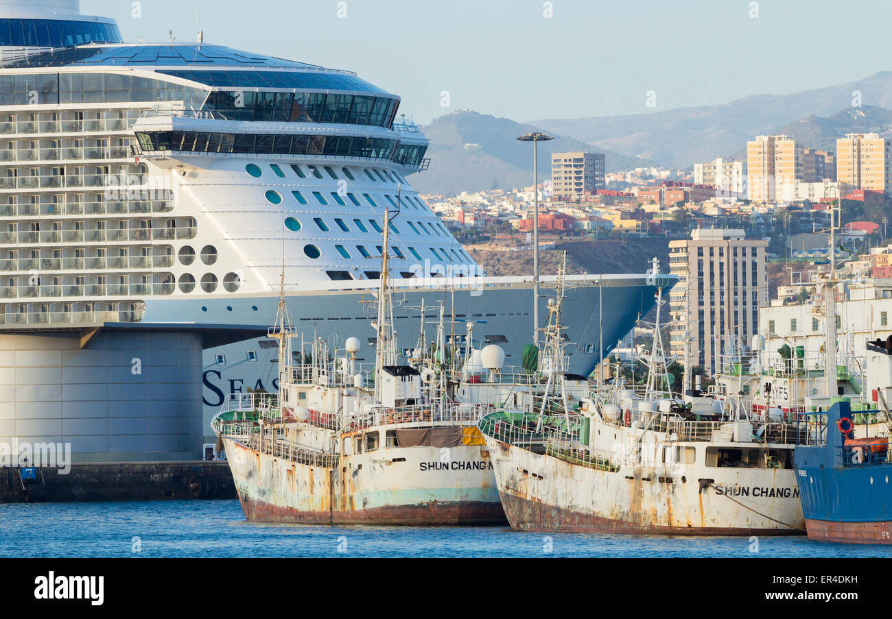Las Palmas, Gran Canaria, Canary Islands, Spain. 27th May, 2015. One of the largest cruise ships in the world, the sixteen decked Anthem of the Seas, towers over fishing boats and buildings as she arrives in Las Palmas port on Gran Canaria at sunrise on her maiden cruise to the Canary Islands. Credit:  ALANDAWSONPHOTOGRAPHY/Alamy Live News Stock Photo