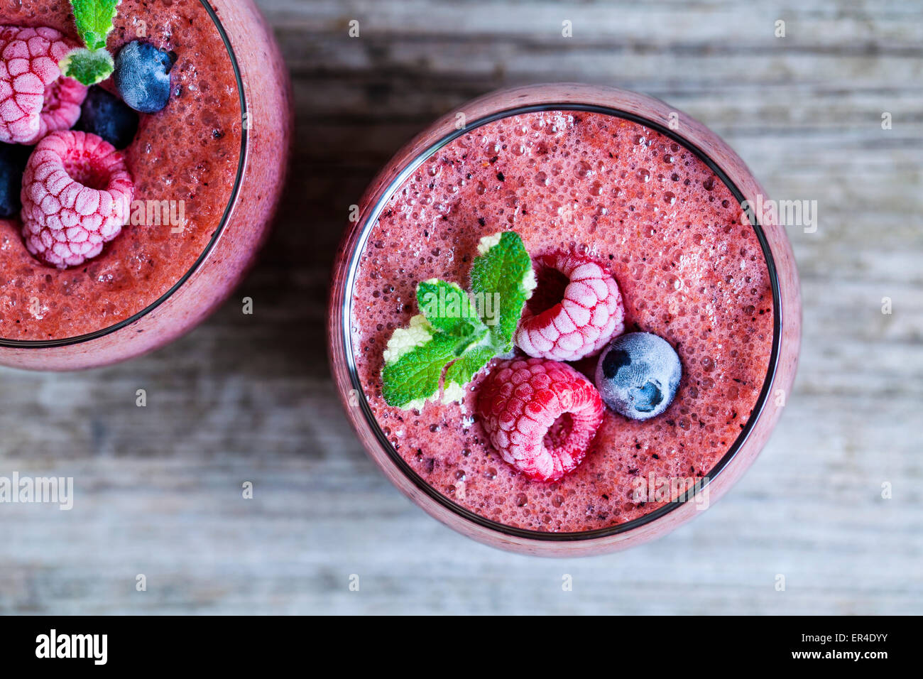 десерт смузи ягодный. клюквенный смузи.