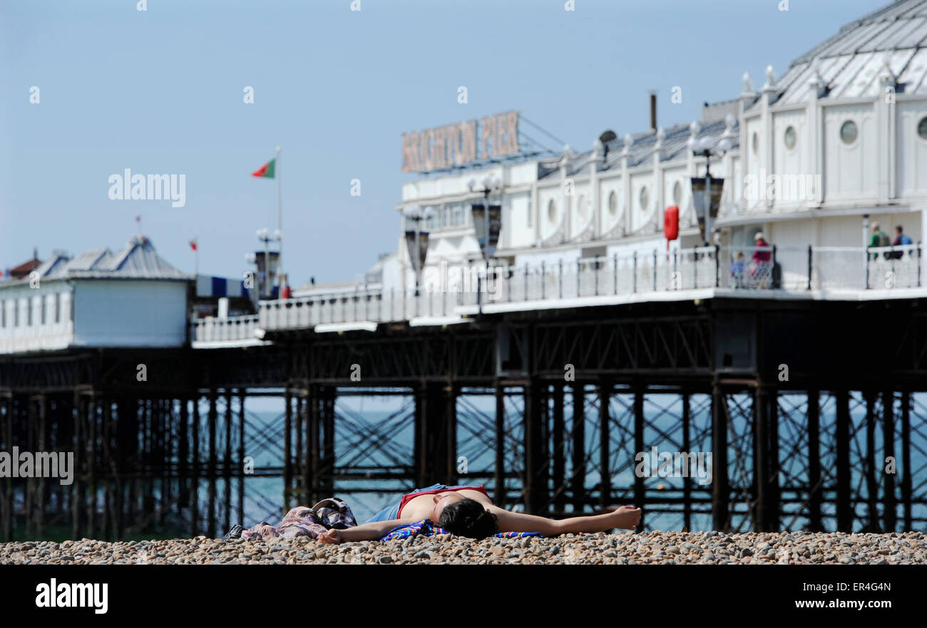 Brighton UK 27th May 2015 Sunbathers enjoying the hot sunny weather