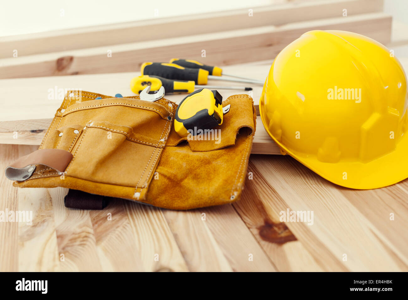 Builders hand measuring tape hi-res stock photography and images - Alamy