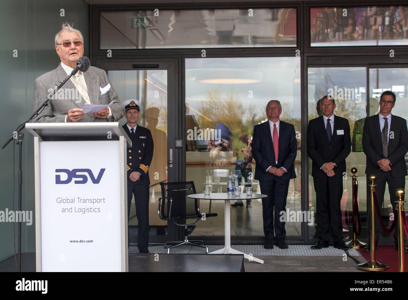 Hedehusene, Denmark, May 27th, 2015: Prince Concort Henrik holds his speech at DSV head quarter, where the Prince Cioncort’s new sculpture was to be unveiled. Thirs left is DSV chairman, kurt Larsen, and 2nd right is DSV's CEO Jens Jorgen Andersen Credit:  OJPHOTOS/Alamy Live News Stock Photo