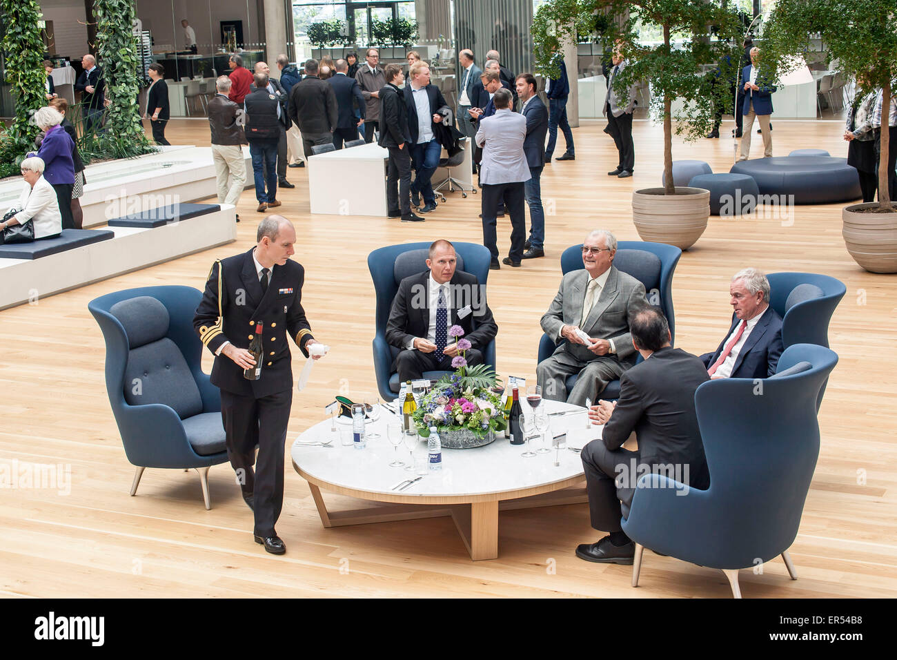 Hedehusene, Denmark, May 27th, 2015: Prince Concort Henrik  (3rd,L) and DSV’s CEO, Mr. Jens Bjorn Andersen (2nd,L) talks at the reception hall at DSv’s head quarter in Hedehusene. The Prince Concort has just unveiled his new sculpture, “The Creative Hand” in front of DSV’s entrance Credit:  OJPHOTOS/Alamy Live News Stock Photo