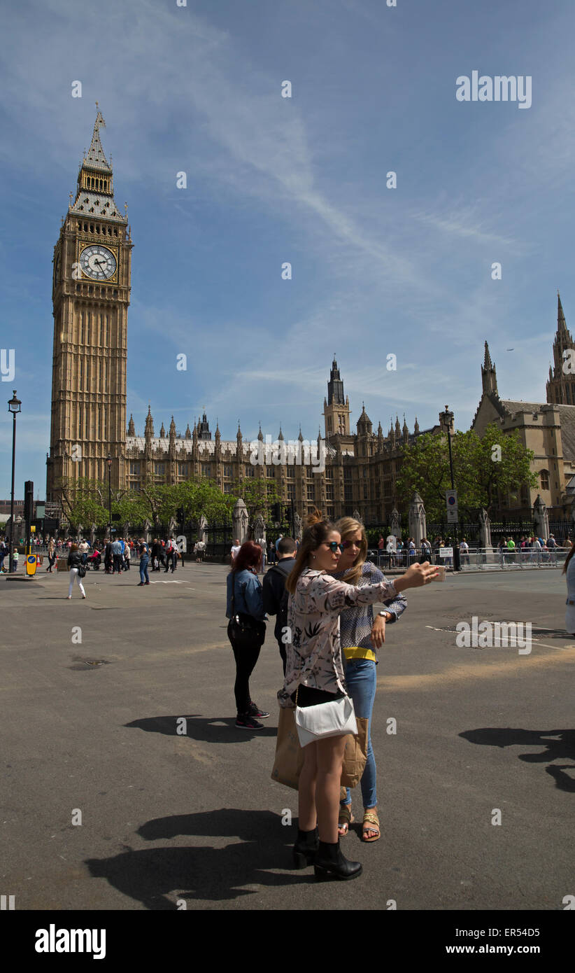 London,UK,27th May 2015,Blue skies over Big Ben in Londo Credit: Keith Larby/Alamy Live News Stock Photo
