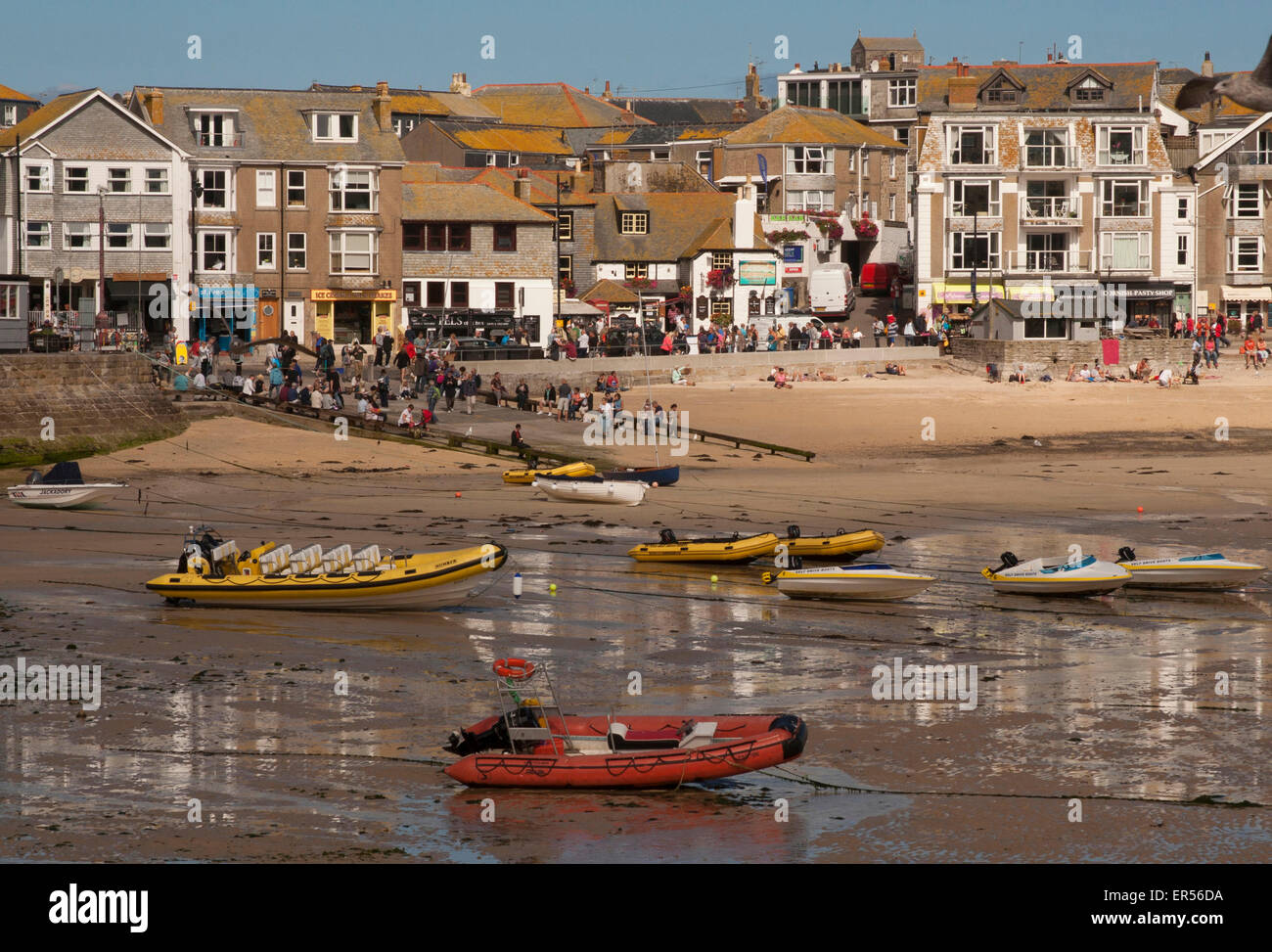 Tourists and locals celebrate September festival at the beach in St ...