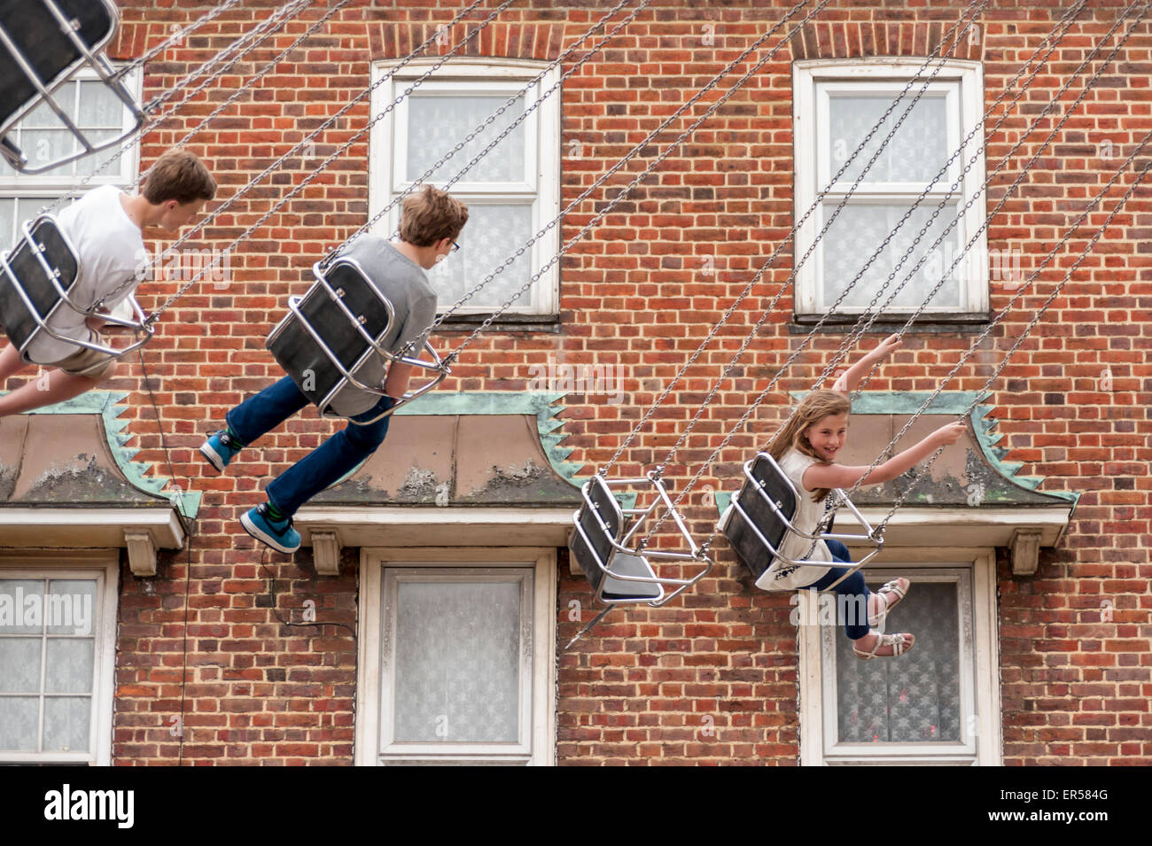 Pinner, London, UK. 27 May 2015. Children brave the Waveswinger ride