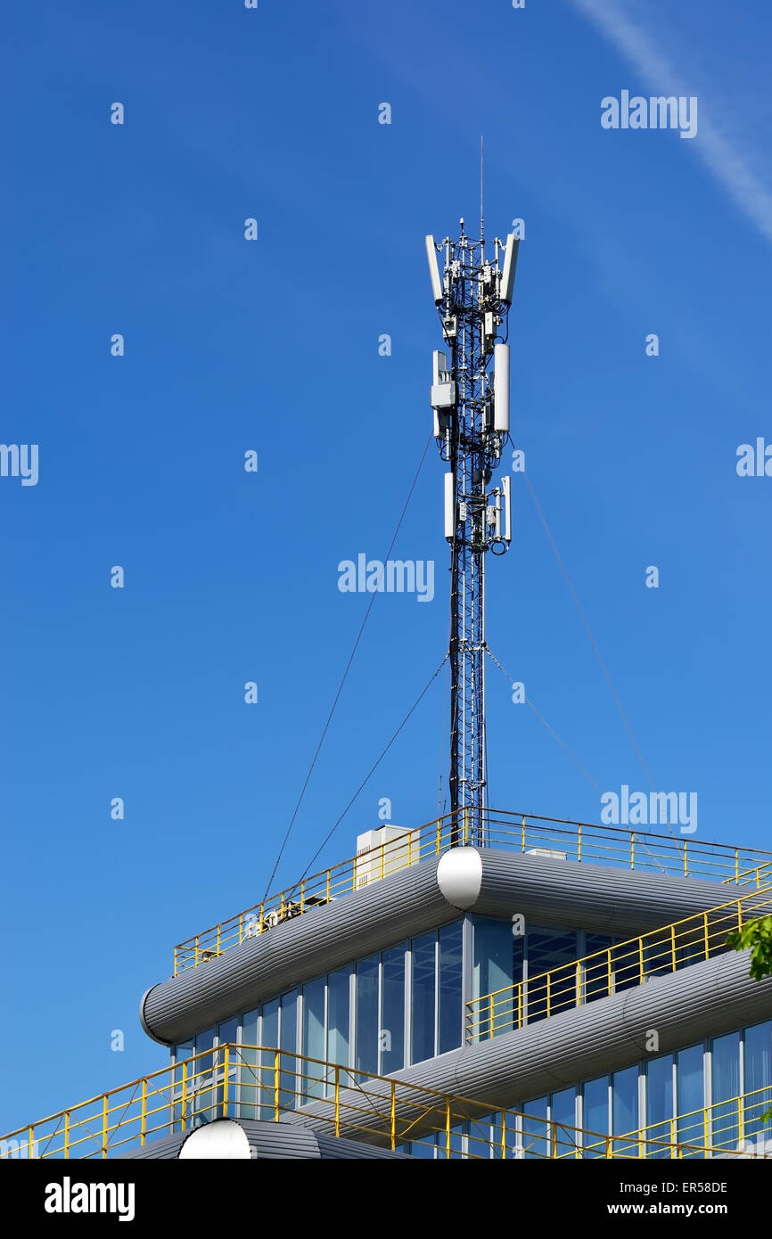 Antenna office roof hi-res stock photography and images - Alamy