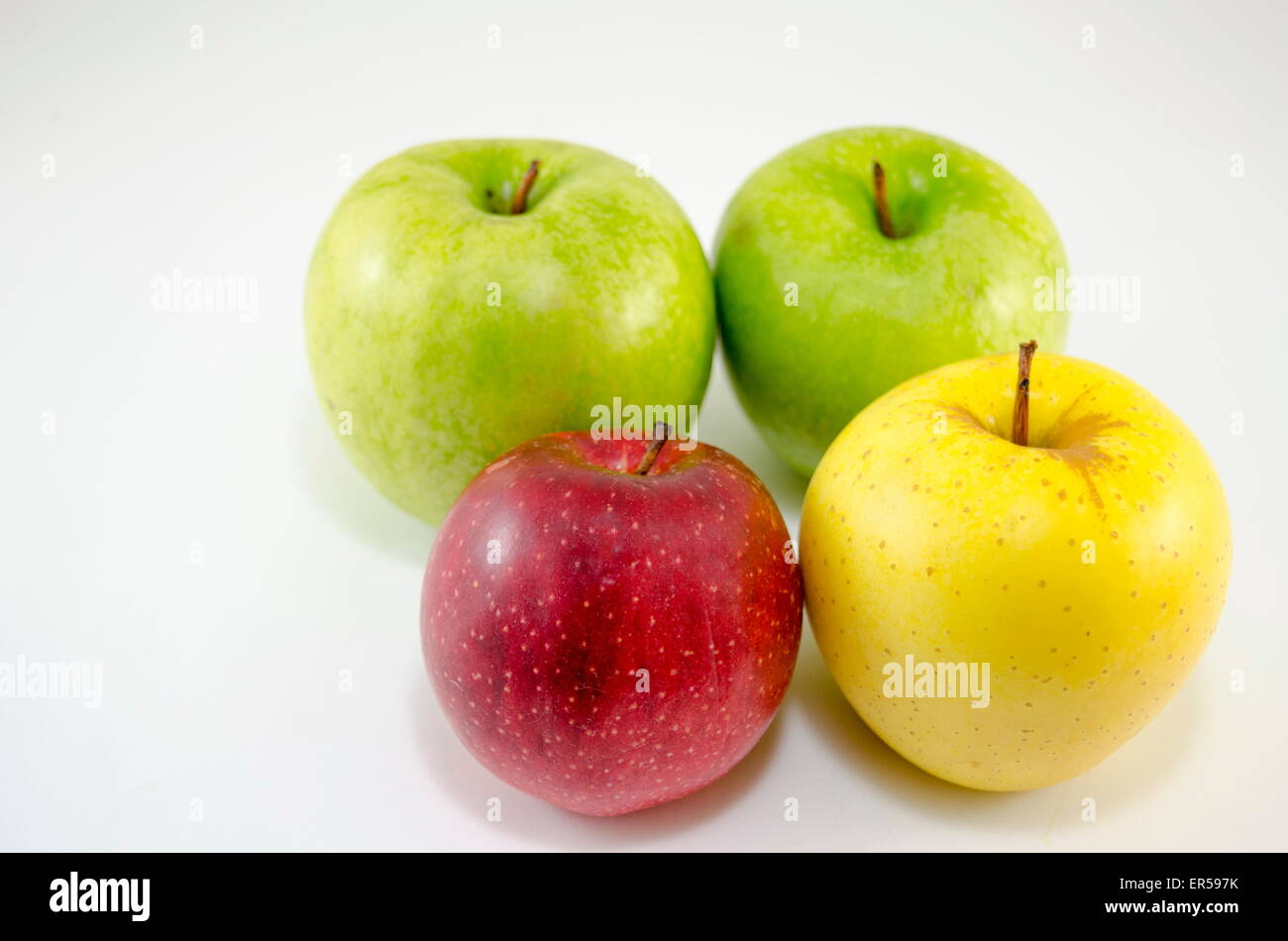 https://c8.alamy.com/comp/ER597K/yellow-red-and-green-apples-arranged-together-ER597K.jpg