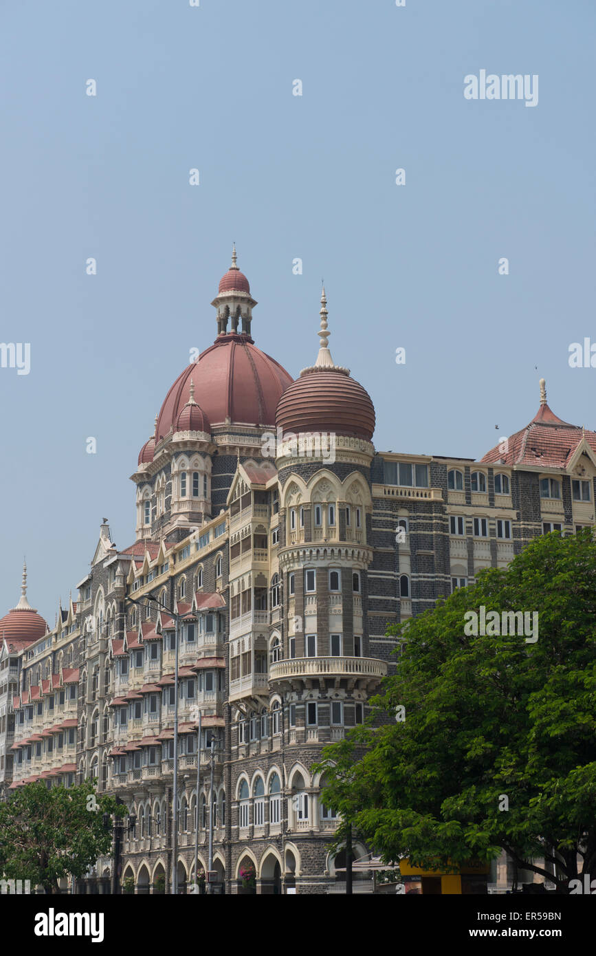 India, Mumbai (aka Bombay), port area around the Gateway of India. The landmark Taj Mahal Hotel. Stock Photo