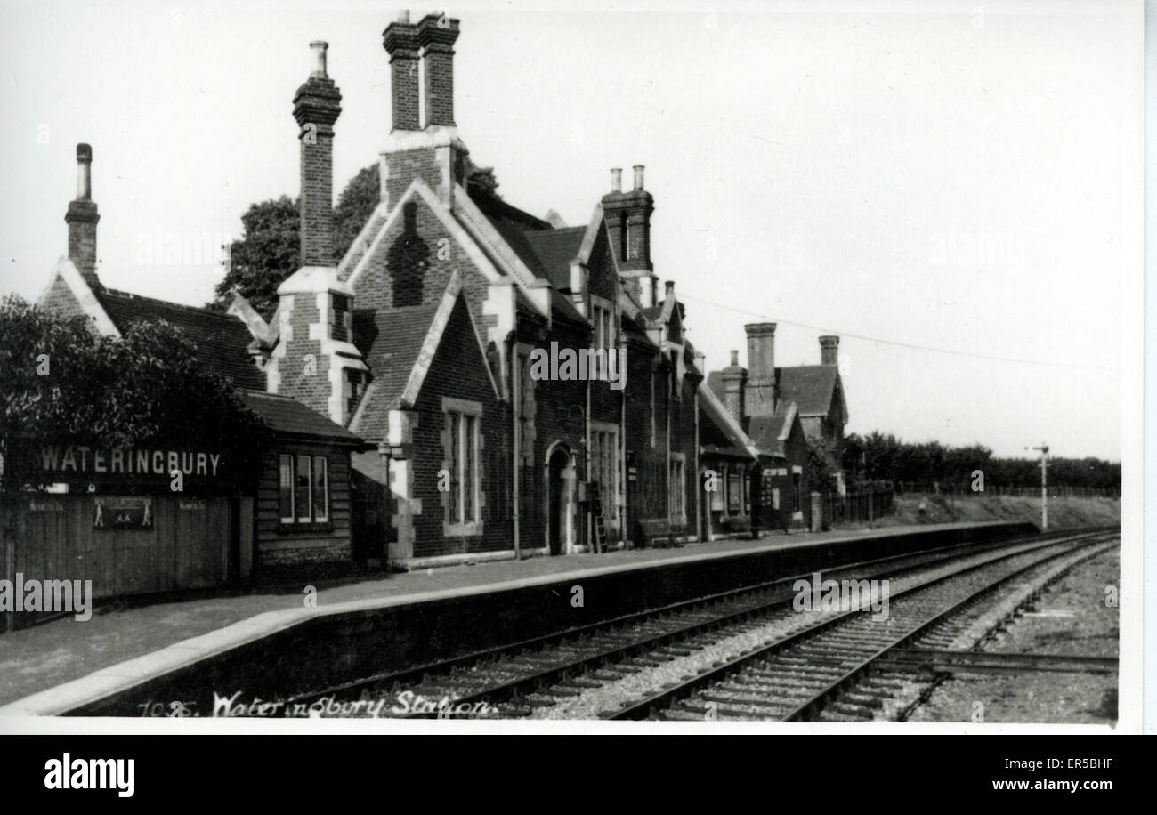 East Farleigh. Wateringbury Railway Station Photo Paddock Wood 10