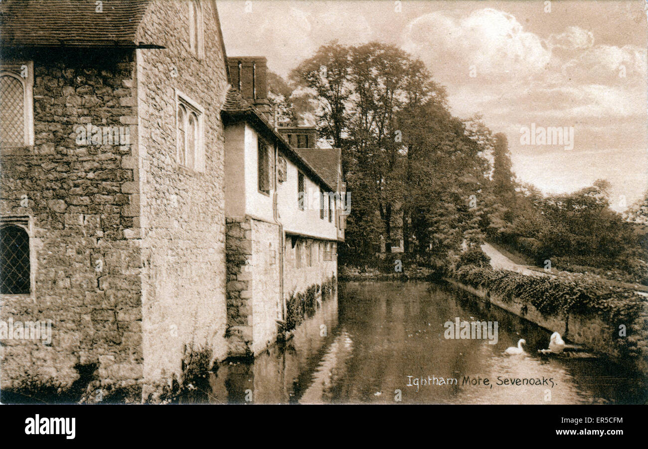 Ightham Mote, Sevenoaks, near Ivy Hatch, Kent, England. Showing the moat  1919 Stock Photo