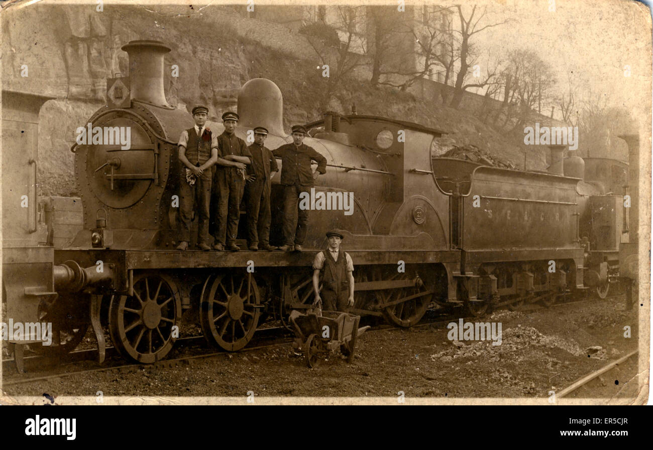 4-4-0 Locomotive &amp; Railway Workers, Thought to be at Minster, Isle of Sheppey, Kent, England. South Eastern &amp; Chatham Railway  1900s Stock Photo