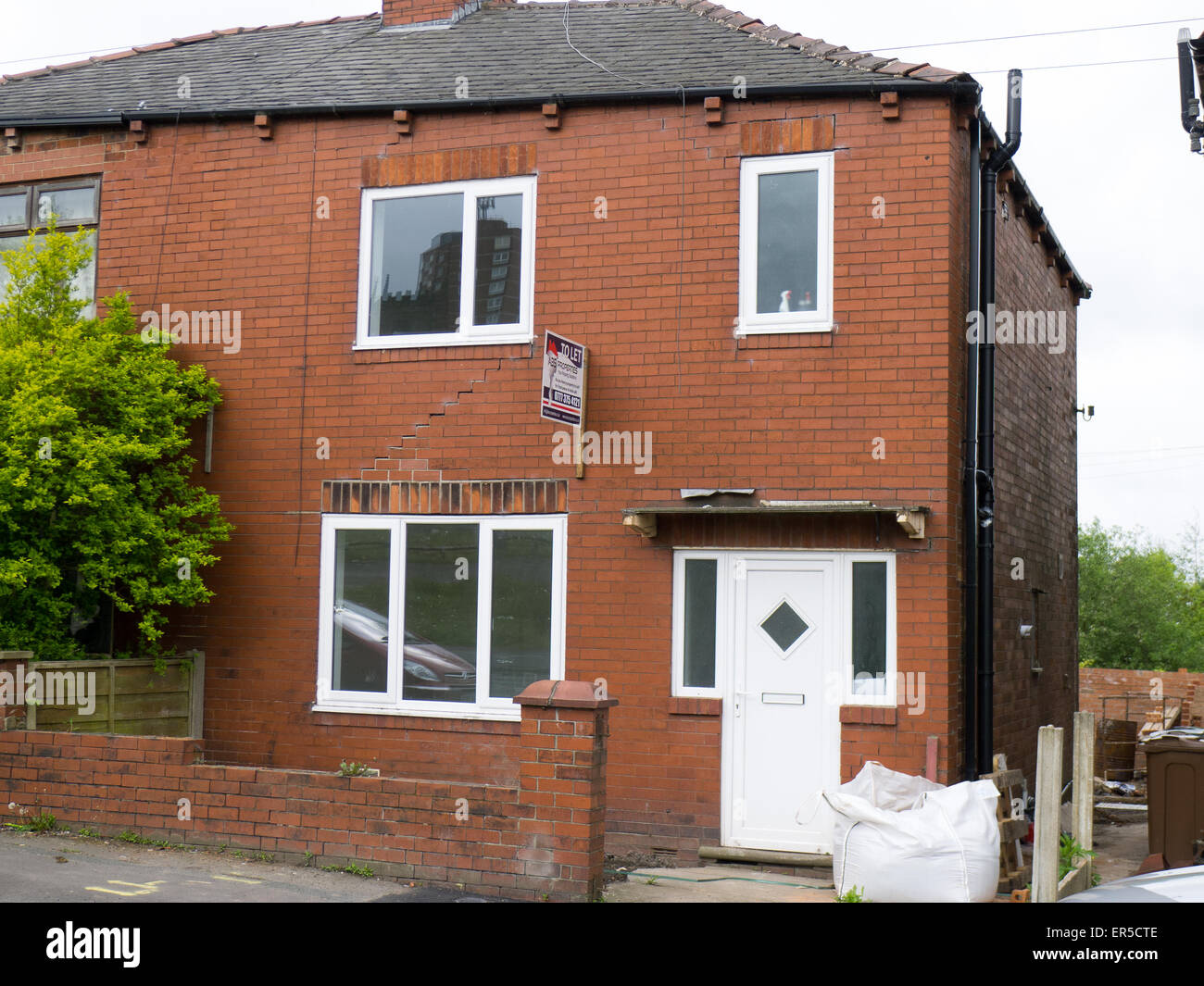 House with subsidence Stock Photo Alamy