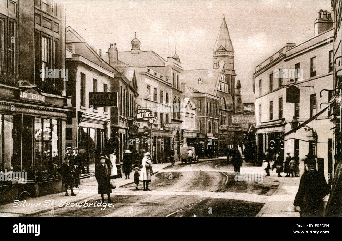 Silver Street, Trowbridge, near Bath, Wiltshire, England. Showing the New Inn, J Boulter & Sons