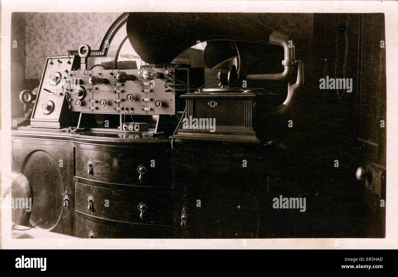 Early radio hi-res stock photography and images - Alamy