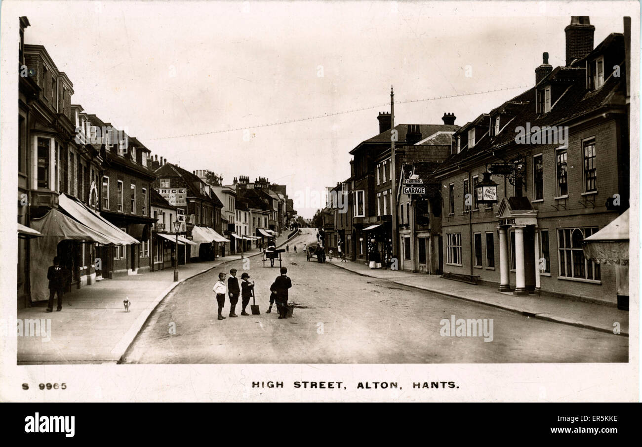 High street alton hi-res stock photography and images - Alamy