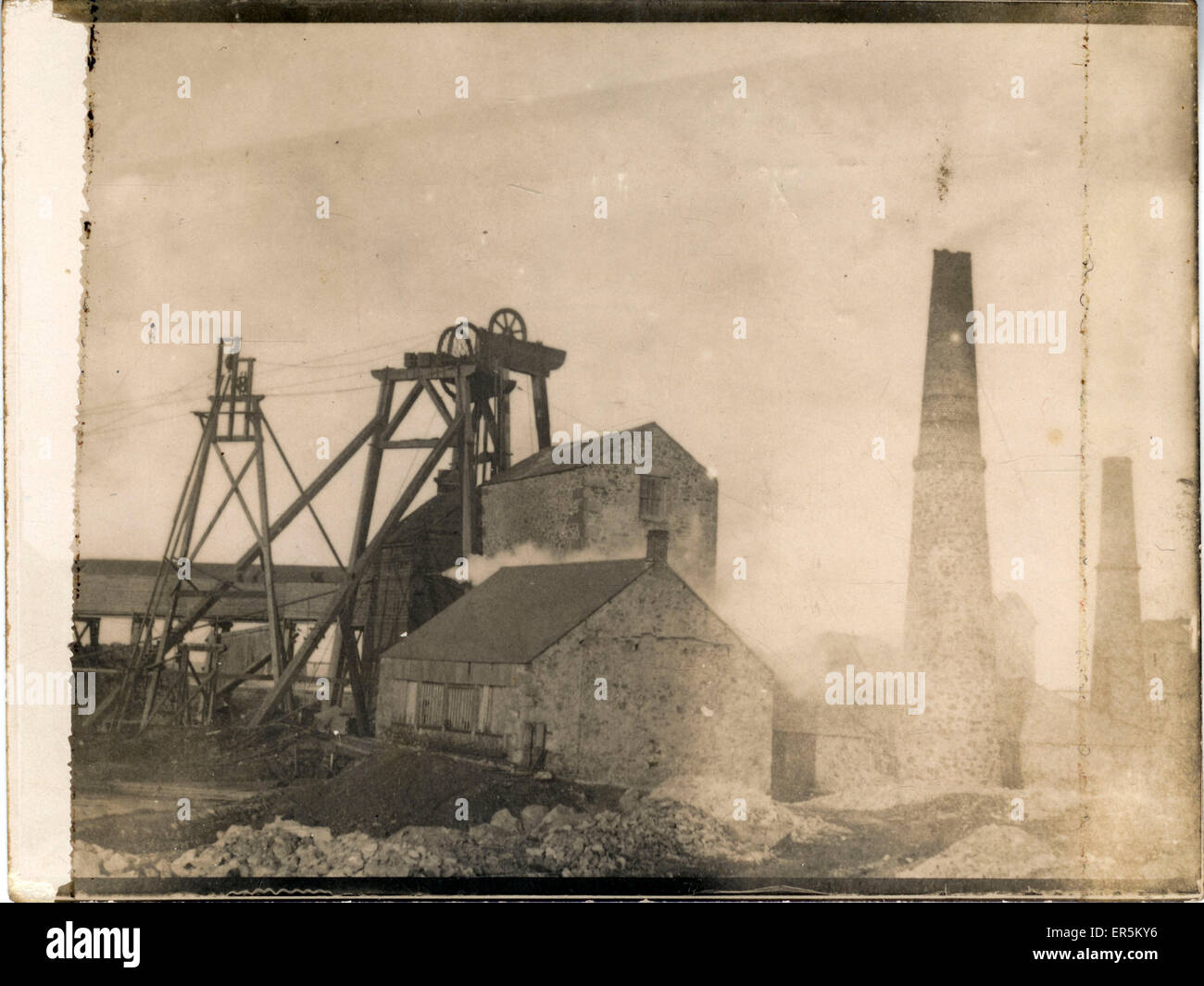 Cornish Tin Mine Engine House &amp; Workings, Cornwall, England.  1900s Stock Photo