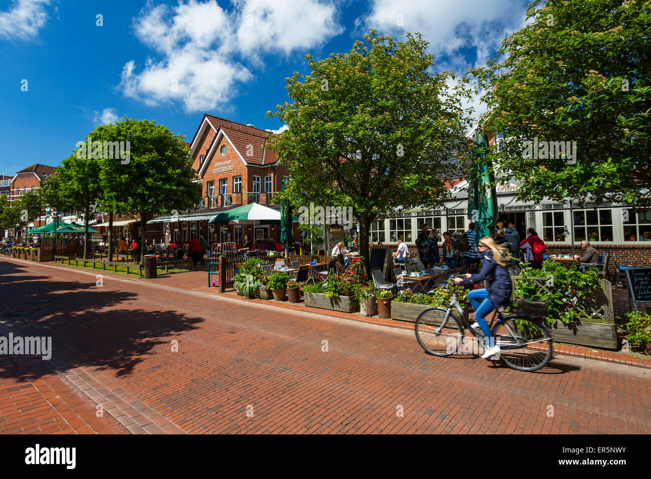 Cafes and restaurants in Barkhausen Street, Langeoog, Langeoog Island, North Sea, East Frisian Islands, East Frisia, Lower Saxon Stock Photo