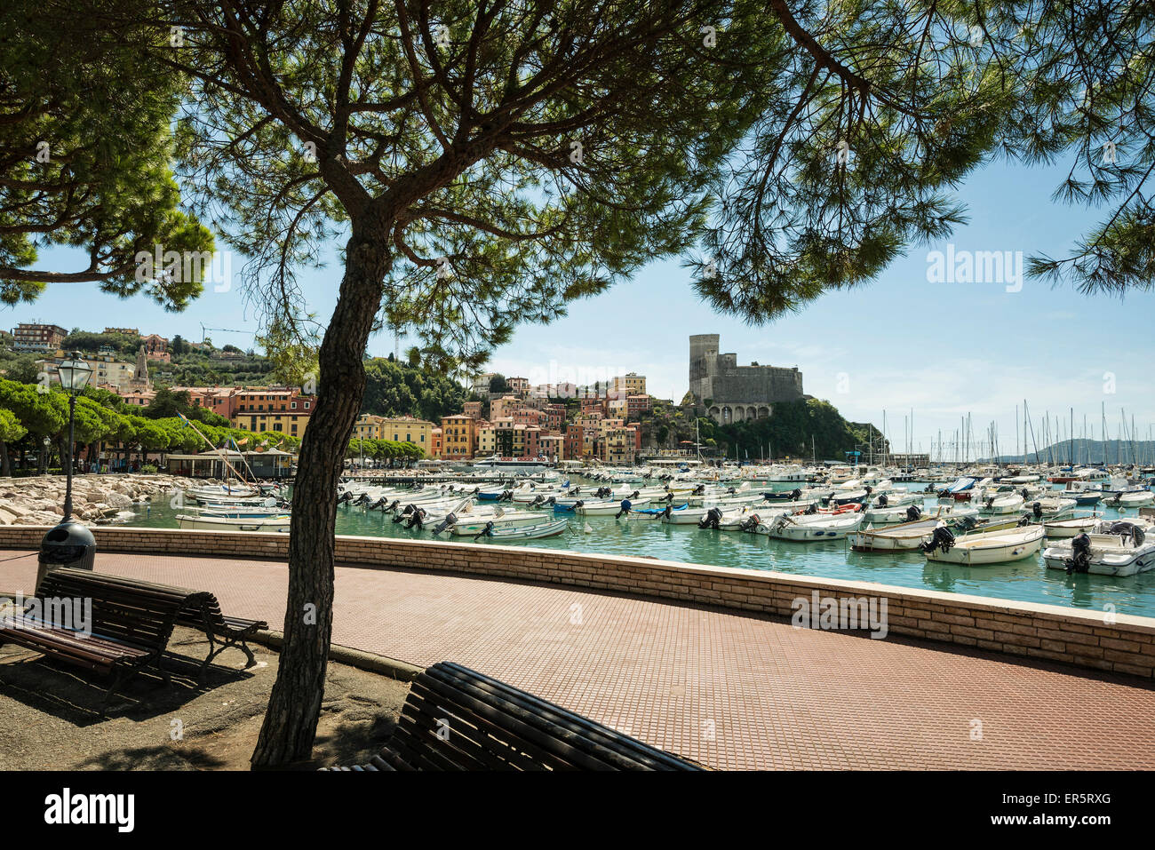 Harbour with castle, Lerici, province of La Spezia, Liguria, Italia Stock Photo