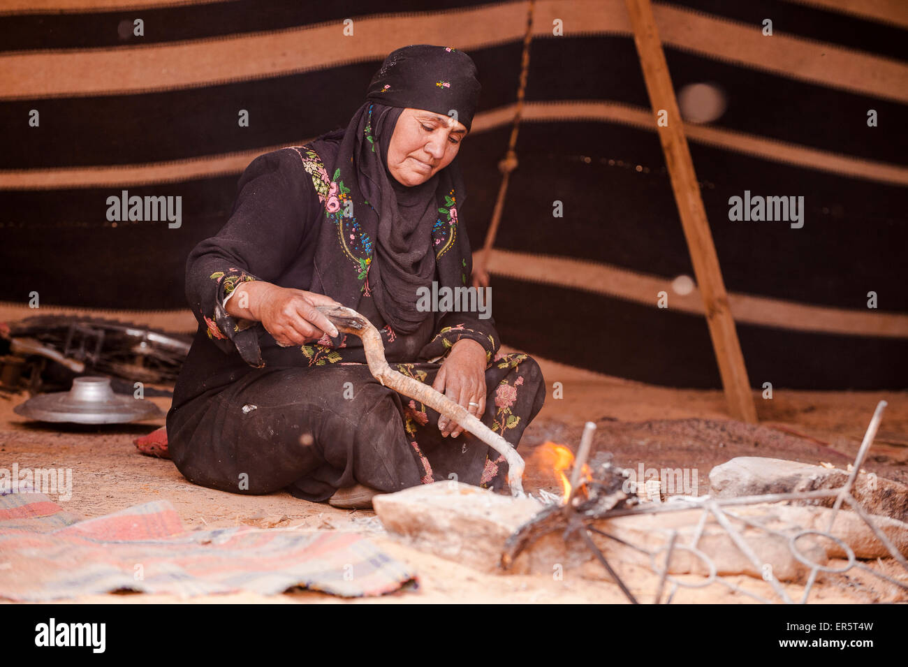 Jordan bedouin women hi-res stock photography and images - Alamy