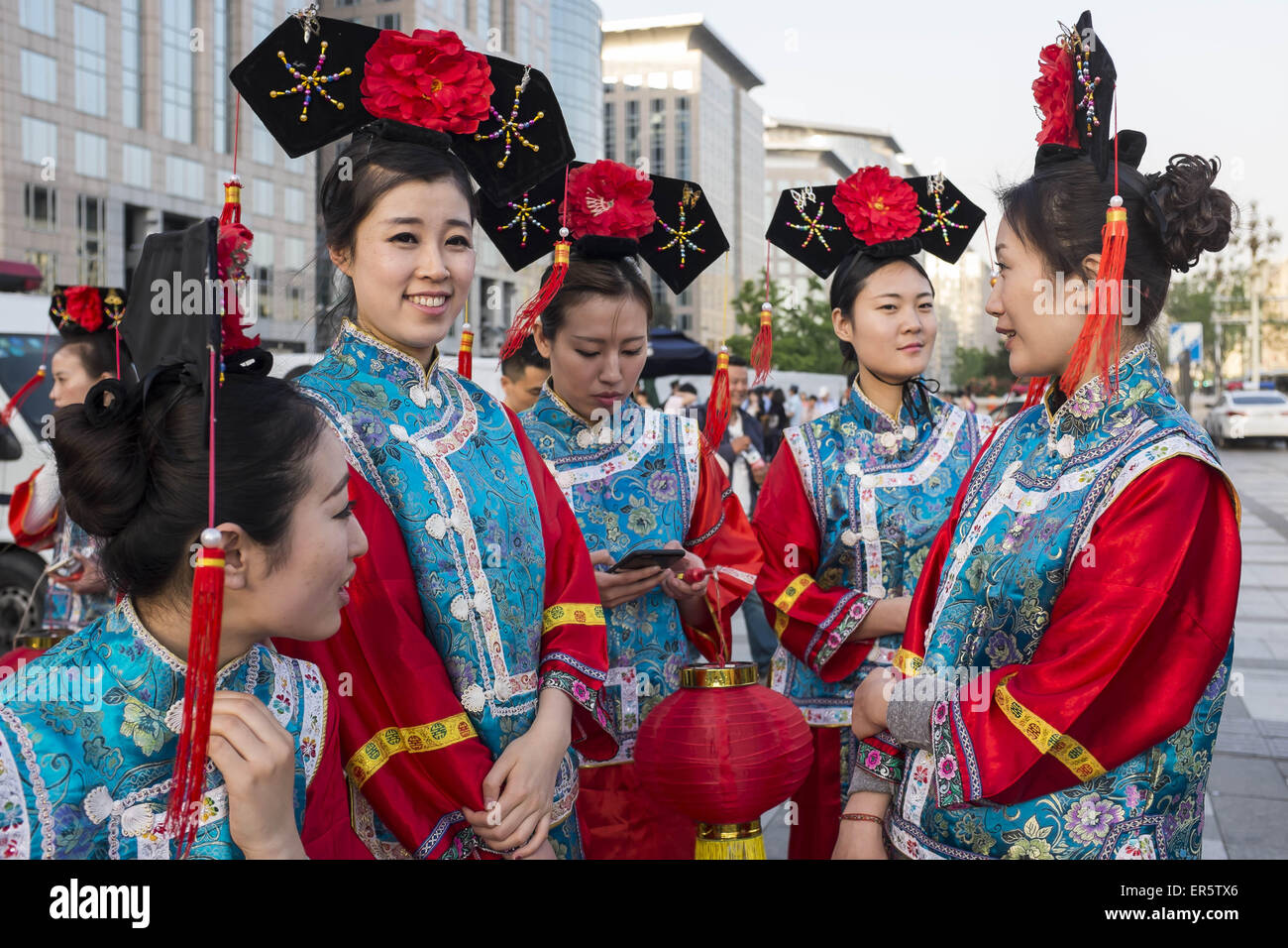 girls wear the Qing Dynasty clothes walking at Wangfujing Street, Beijing, China. 13th May, 2015. © Jiwei Han/ZUMA Wire/Alamy Live News Stock Photo