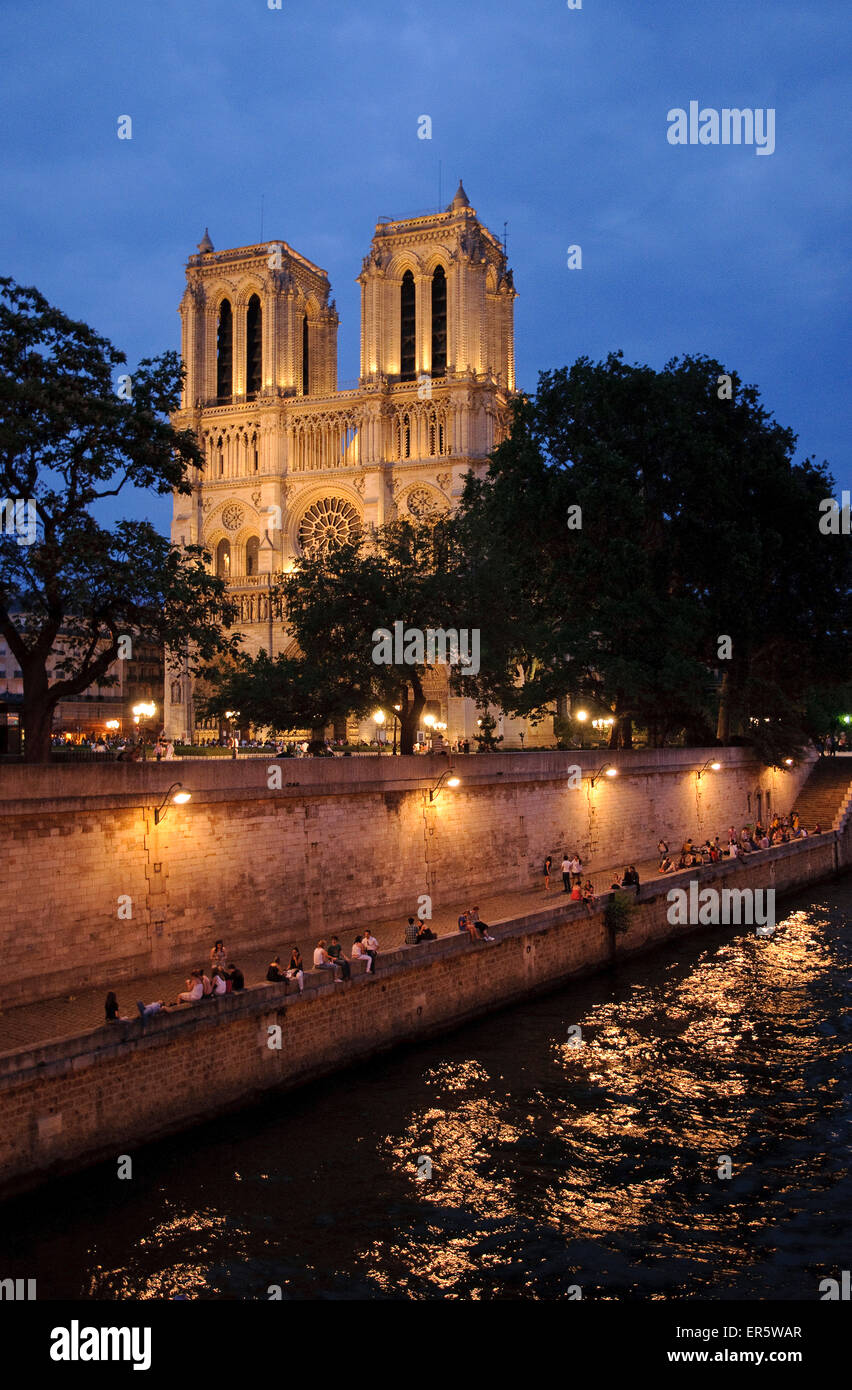 Notre Dame in the evening, Paris, France, Europe Stock Photo