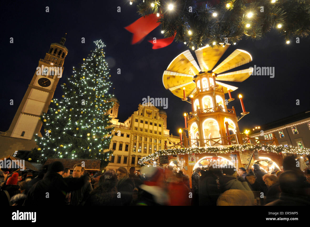 Christmas market on Rathausplatz square, Augsburg, Swabia, Bavaria